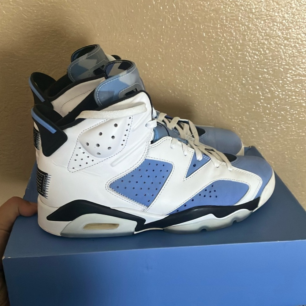 Air Jordan 6 UNC